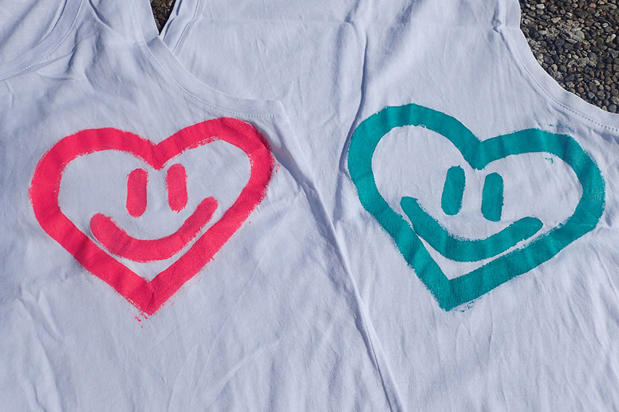 Tanktop with handdrawn hearts.