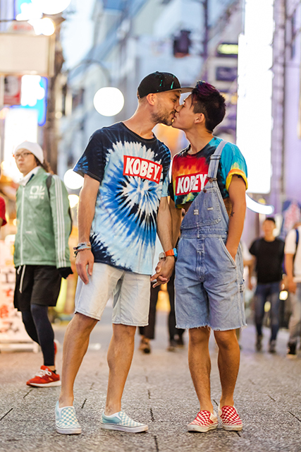 Akira et Aurelien Courtois in Higashimon Street in Kobe, Japan