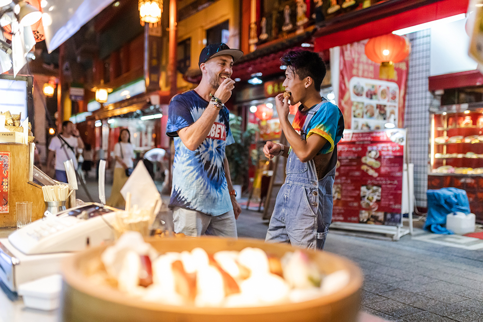 Akira et Aurelien Courtois in Higashimon Street in Kobe, Japan
